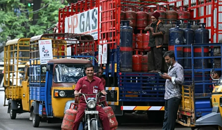 LPG Price Cut: सिलेंडर के दाम 192 रुपये घटे, दिल्ली से पटना तक आज 'राहत' की बारिश